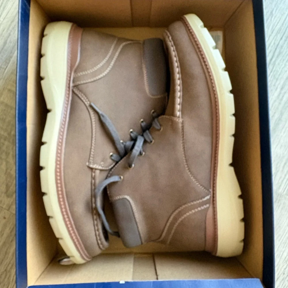 Dockers Rowan boots size 9 Dark Tan color NEW